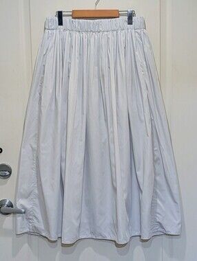 EUC Uniqlo L Volume Gather Skirt in Light Grey